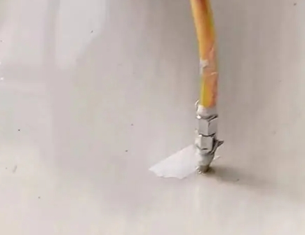 来安瓷砖空鼓维修公司专业解答在瓷砖铺贴过程中，如果使用的砂料过粗（如全部使用了粗砂），可能会导致以下问题